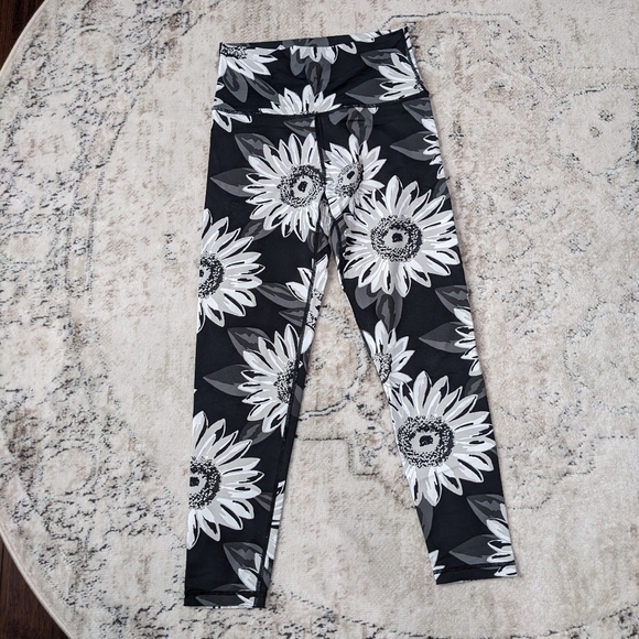 aerie Pants - Aerie black and white sunflower print high rise leggings